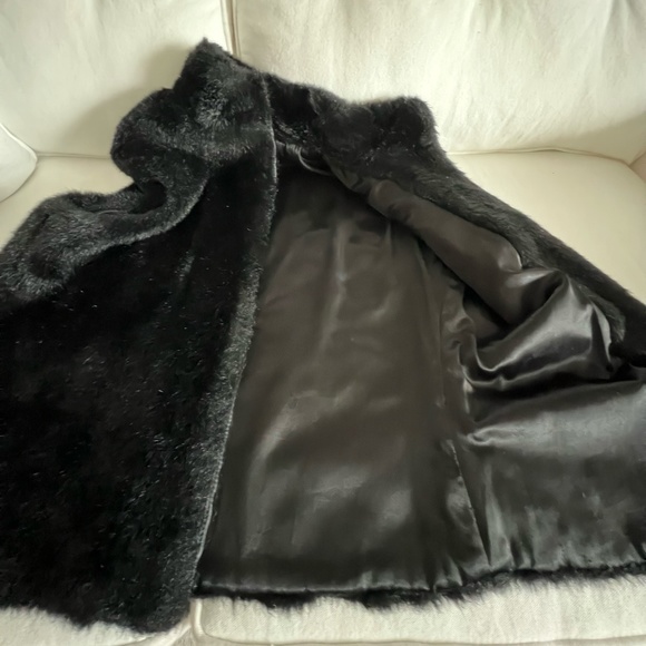 Cejon Accessories Inc. Faux fur vest - Picture 6 of 8